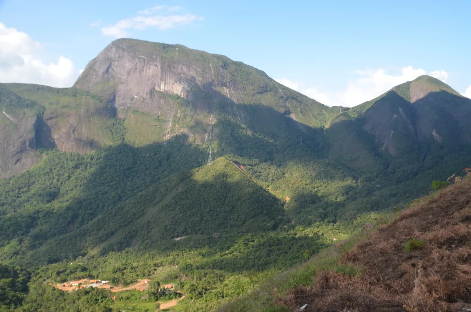 Vista da serra em Itaipava, distrito de Petrópolis